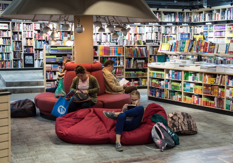 ecommerce--min_books_bookstore_book_reader_readers_reading_shop_sale_books-849006